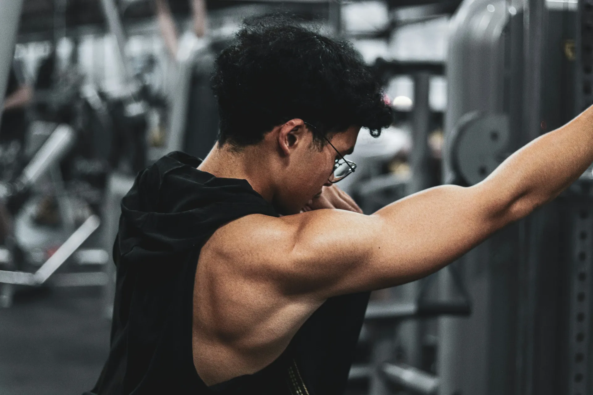 person at gym working out shoulders and arms